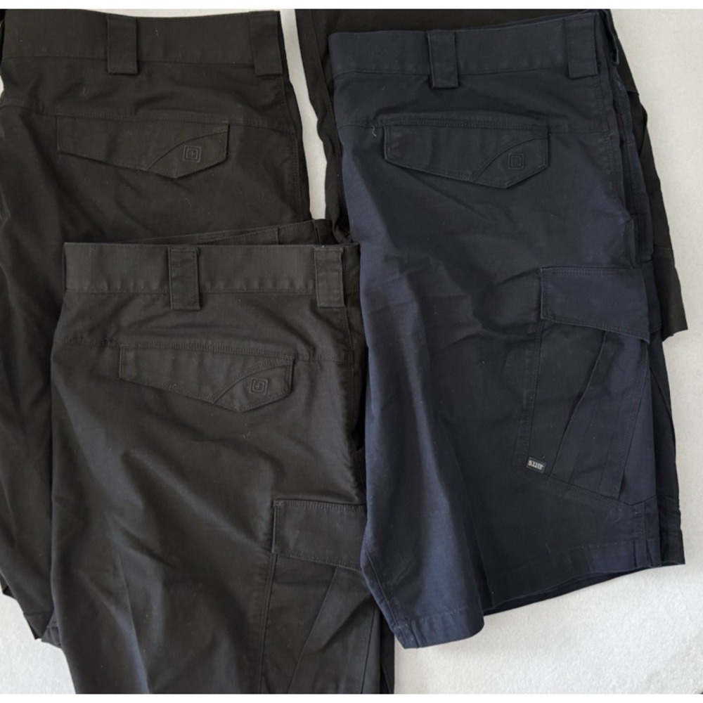 5.11 tactical Shorts 4 Pairs Black Navy Cargo pockets Size 42 - Picture 3 of 3